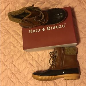 Duck boots w/ fur trim + inside